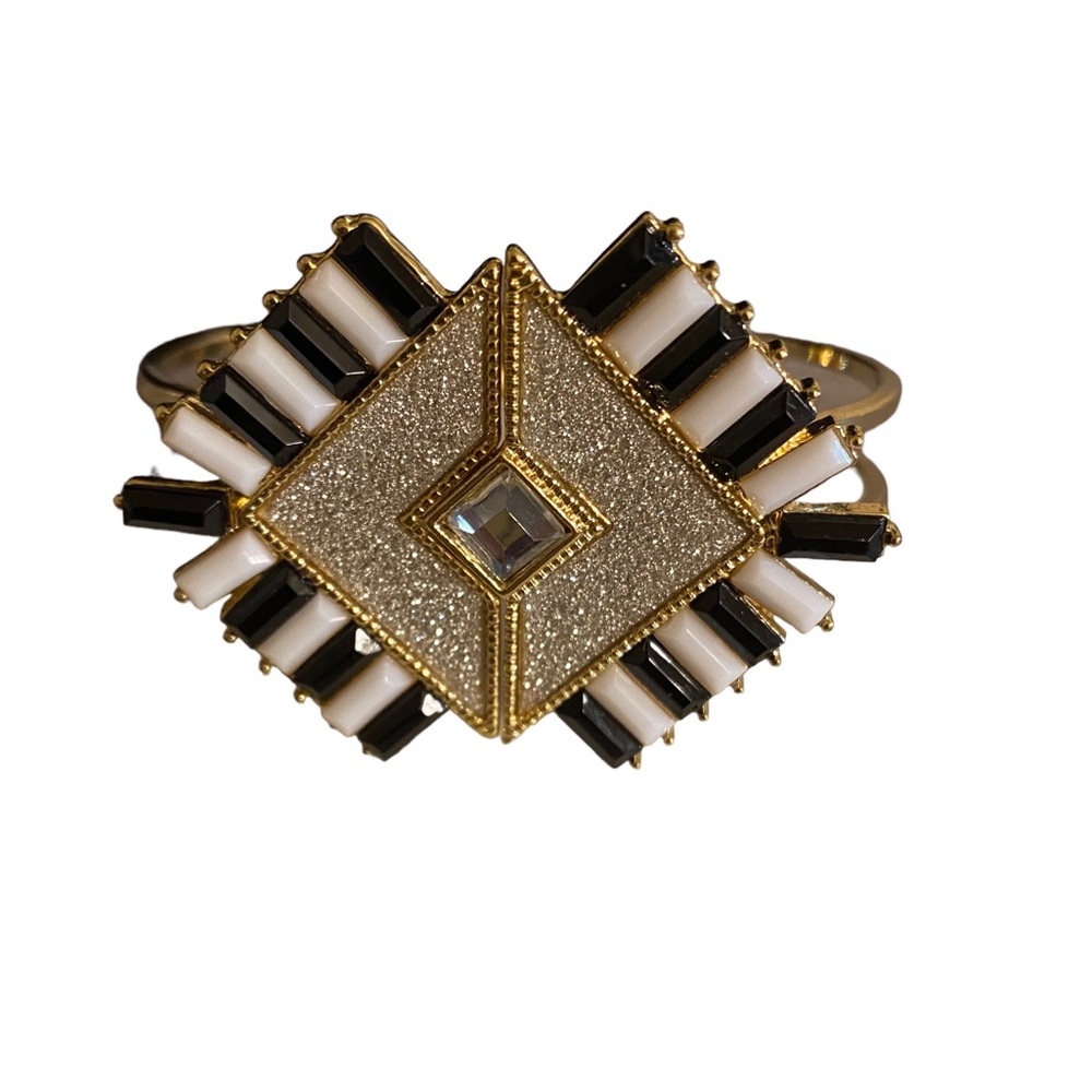 Beautiful diamond shaped bracelet/bangle